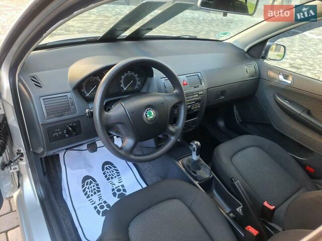 Серый Шкода Фабия, объемом двигателя 1.4 л и пробегом 116 тыс. км за 4650 $, фото 45 на Automoto.ua