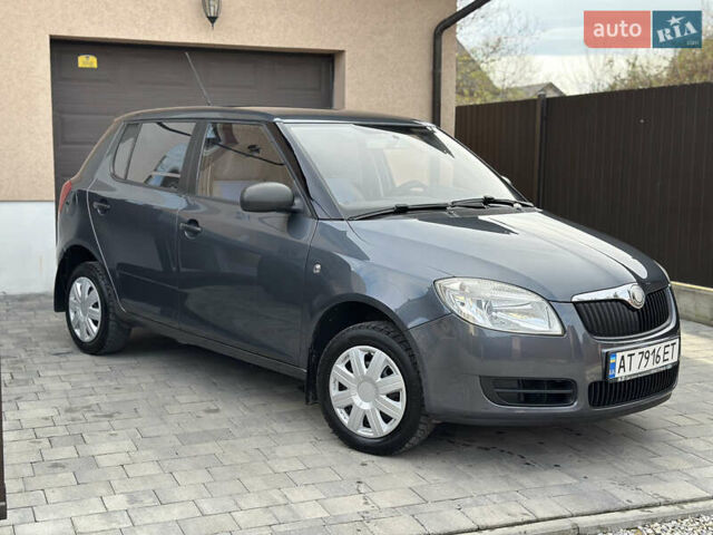 Серый Шкода Фабия, объемом двигателя 1.2 л и пробегом 179 тыс. км за 4299 $, фото 3 на Automoto.ua