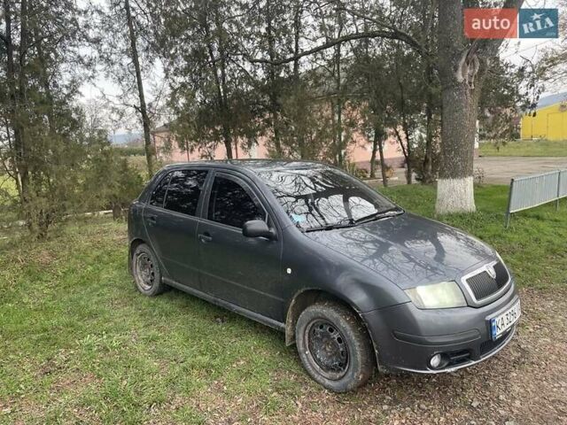 Сірий Шкода Фабія, об'ємом двигуна 1.2 л та пробігом 145 тис. км за 3900 $, фото 2 на Automoto.ua