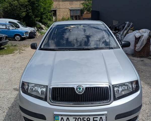 Шкода Фабия 2007 в Киеве на Automoto.ua Серый Шкода Фабия, объемом двигателя 1.2 л и пробегом 101 тыс. км за 4800 $, фото 1 на Automoto.ua