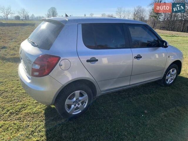 Серый Шкода Фабия, объемом двигателя 1.2 л и пробегом 154 тыс. км за 4299 $, фото 3 на Automoto.ua