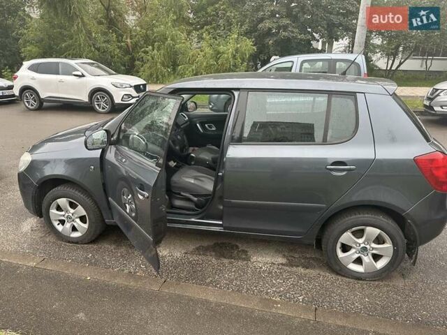 Сірий Шкода Фабія, об'ємом двигуна 1.6 л та пробігом 94 тис. км за 5499 $, фото 2 на Automoto.ua