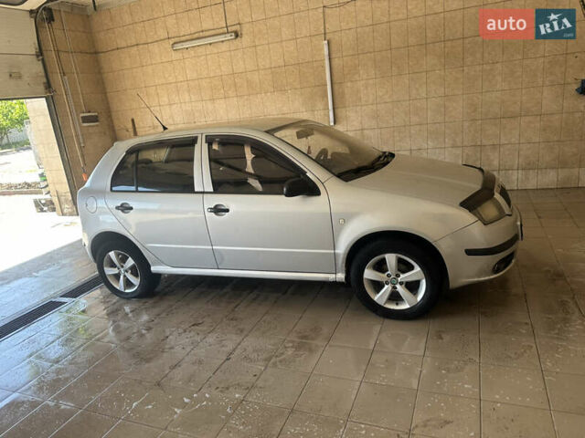Серый Шкода Фабия, объемом двигателя 1.2 л и пробегом 280 тыс. км за 3450 $, фото 2 на Automoto.ua