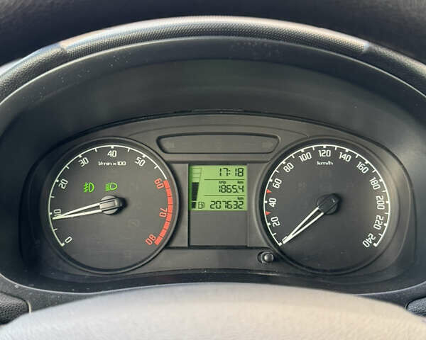 Сірий Шкода Фабія, об'ємом двигуна 1.2 л та пробігом 206 тис. км за 4700 $, фото 19 на Automoto.ua