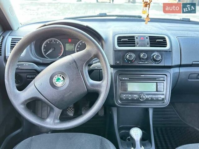 Серый Шкода Фабия, объемом двигателя 1.2 л и пробегом 181 тыс. км за 4500 $, фото 10 на Automoto.ua