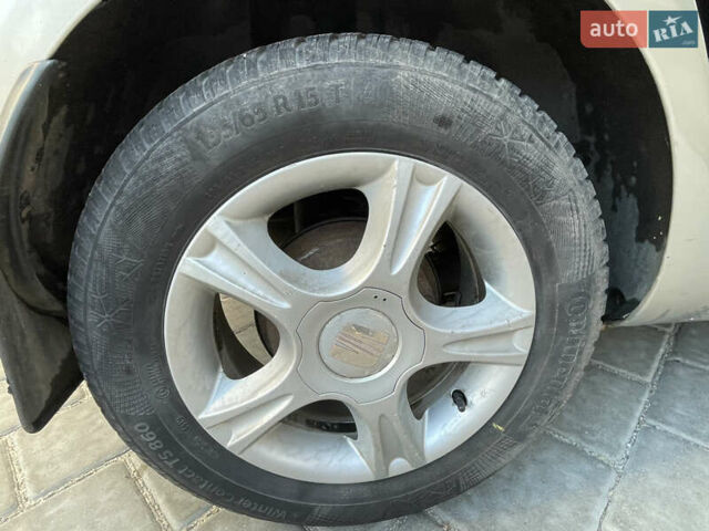 Сірий Шкода Фабія, об'ємом двигуна 1.4 л та пробігом 260 тис. км за 4299 $, фото 25 на Automoto.ua