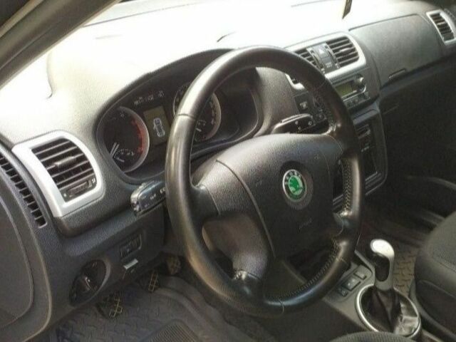 Серый Шкода Фабия, объемом двигателя 1.4 л и пробегом 205 тыс. км за 6000 $, фото 12 на Automoto.ua