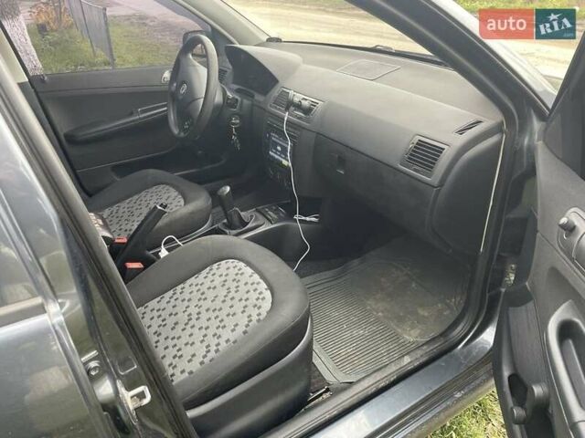 Сірий Шкода Фабія, об'ємом двигуна 1.2 л та пробігом 145 тис. км за 3900 $, фото 3 на Automoto.ua