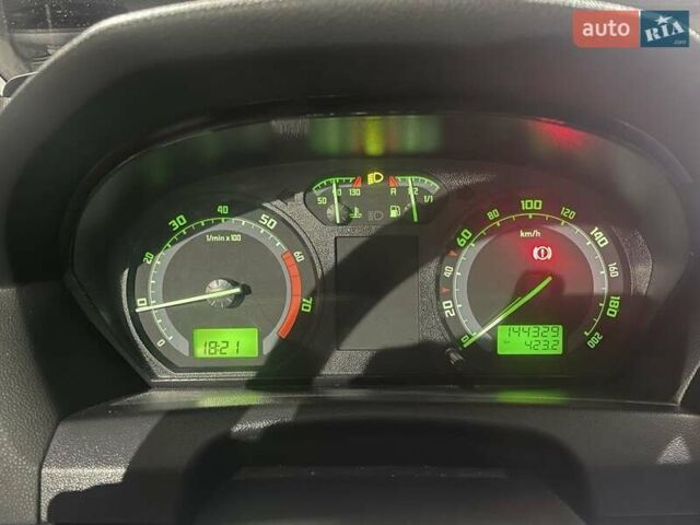 Сірий Шкода Фабія, об'ємом двигуна 1.2 л та пробігом 145 тис. км за 3900 $, фото 9 на Automoto.ua