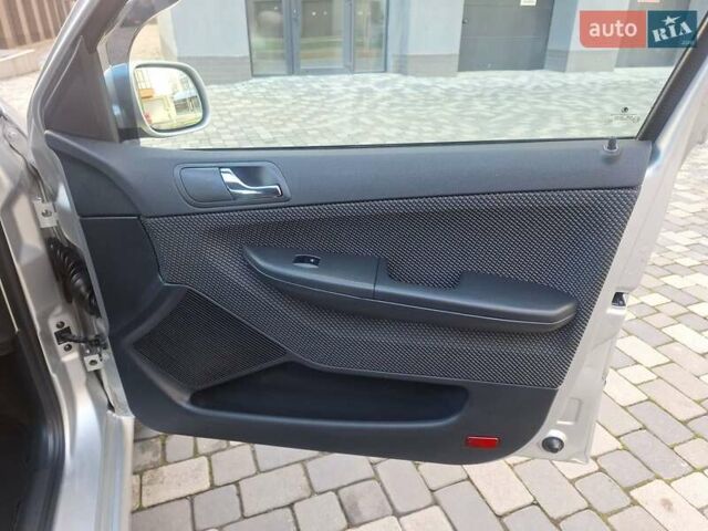 Серый Шкода Фабия, объемом двигателя 1.4 л и пробегом 116 тыс. км за 4650 $, фото 38 на Automoto.ua