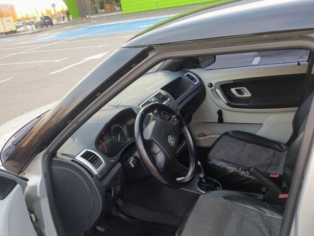 Серый Шкода Фабия, объемом двигателя 1.4 л и пробегом 372 тыс. км за 3500 $, фото 6 на Automoto.ua