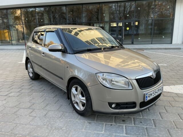 Сірий Шкода Фабія, об'ємом двигуна 1.4 л та пробігом 260 тис. км за 4299 $, фото 1 на Automoto.ua