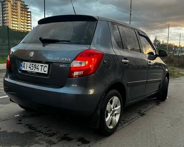 Серый Шкода Фабия, объемом двигателя 1.4 л и пробегом 267 тыс. км за 4300 $, фото 1 на Automoto.ua