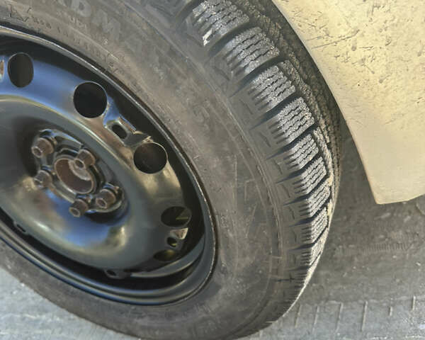 Серый Шкода Фабия, объемом двигателя 1.2 л и пробегом 350 тыс. км за 2400 $, фото 12 на Automoto.ua