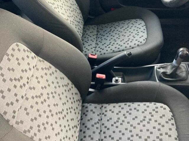 Шкода Фабия 2007 в Каменское - Днепродзержинск на Automoto.ua Серый Шкода Фабия, объемом двигателя 1.2 л и пробегом 122 тыс. км за 4923 $, фото 7 на Automoto.ua