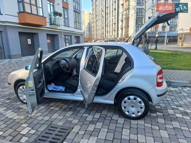 Серый Шкода Фабия, объемом двигателя 1.4 л и пробегом 116 тыс. км за 4650 $, фото 30 на Automoto.ua