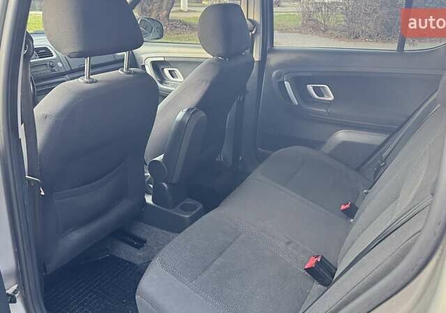 Серый Шкода Фабия, объемом двигателя 1.6 л и пробегом 198 тыс. км за 5900 $, фото 10 на Automoto.ua