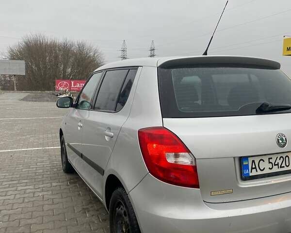 Серый Шкода Фабия, объемом двигателя 1.39 л и пробегом 360 тыс. км за 5000 $, фото 5 на Automoto.ua