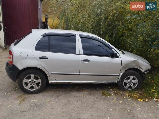 Серый Шкода Фабия, объемом двигателя 1.2 л и пробегом 272 тыс. км за 1500 $, фото 2 на Automoto.ua