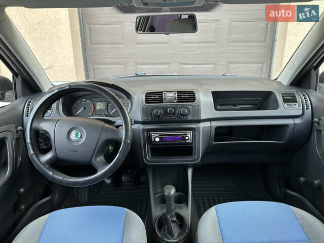 Серый Шкода Фабия, объемом двигателя 1.2 л и пробегом 179 тыс. км за 4299 $, фото 26 на Automoto.ua