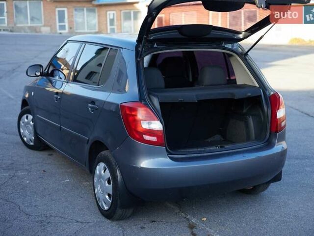 Серый Шкода Фабия, объемом двигателя 1.39 л и пробегом 211 тыс. км за 3900 $, фото 7 на Automoto.ua