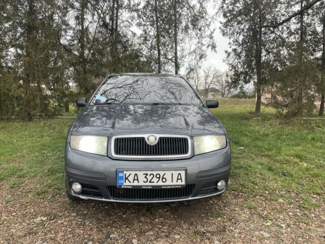 Серый Шкода Фабия, объемом двигателя 1.2 л и пробегом 145 тыс. км за 3900 $, фото 2 на Automoto.ua