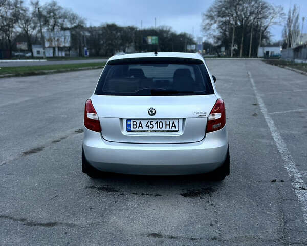 Серый Шкода Фабия, объемом двигателя 1.2 л и пробегом 198 тыс. км за 3900 $, фото 2 на Automoto.ua