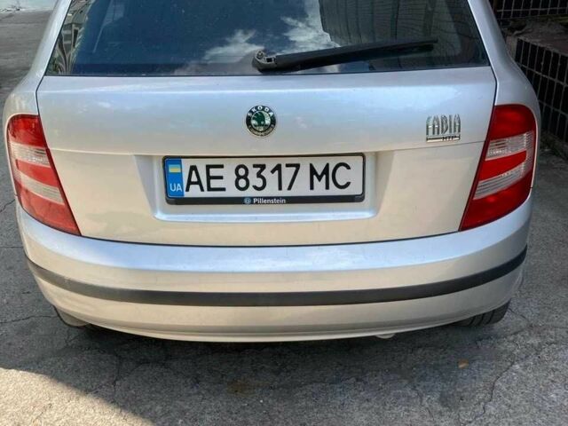 Шкода Фабия 2007 в Каменское - Днепродзержинск на Automoto.ua Серый Шкода Фабия, объемом двигателя 1.2 л и пробегом 122 тыс. км за 4923 $, фото 2 на Automoto.ua