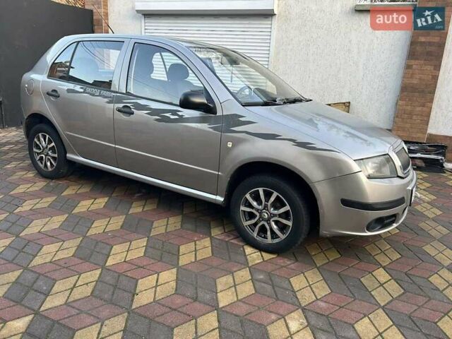 Серый Шкода Фабия, объемом двигателя 1.2 л и пробегом 195 тыс. км за 2850 $, фото 2 на Automoto.ua