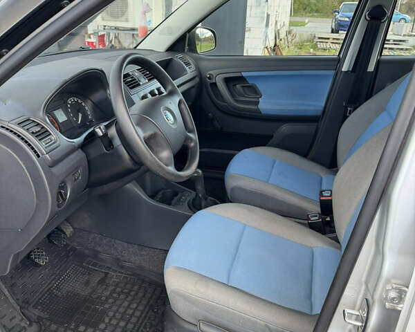 Сірий Шкода Фабія, об'ємом двигуна 1.2 л та пробігом 206 тис. км за 4700 $, фото 11 на Automoto.ua