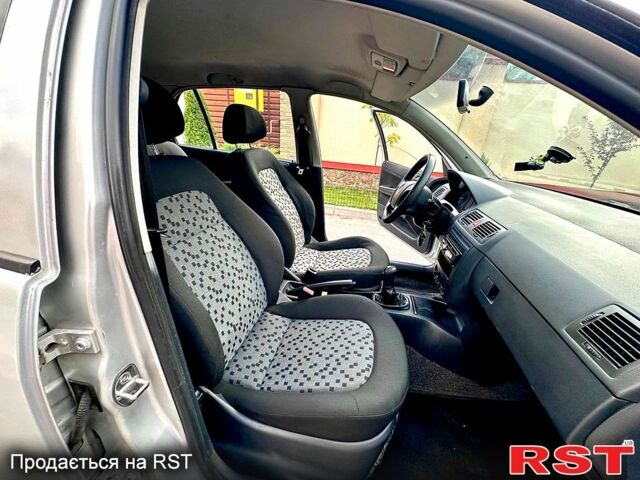 Сірий Шкода Фабія, об'ємом двигуна 1.2 л та пробігом 160 тис. км за 3650 $, фото 7 на Automoto.ua