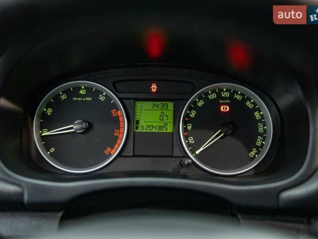 Серый Шкода Фабия, объемом двигателя 1.39 л и пробегом 204 тыс. км за 4900 $, фото 11 на Automoto.ua