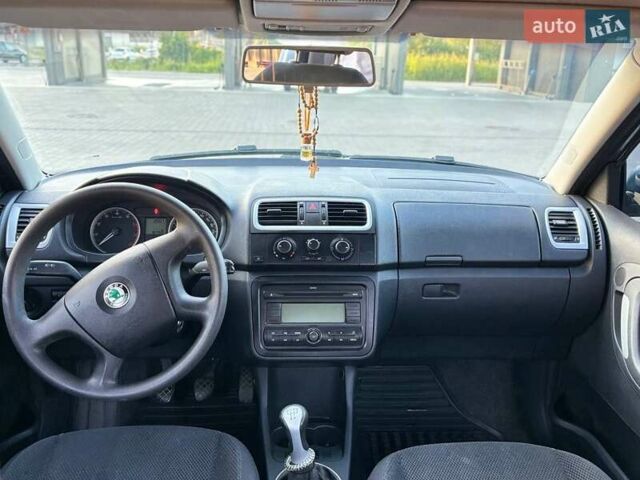 Серый Шкода Фабия, объемом двигателя 1.2 л и пробегом 181 тыс. км за 4500 $, фото 15 на Automoto.ua