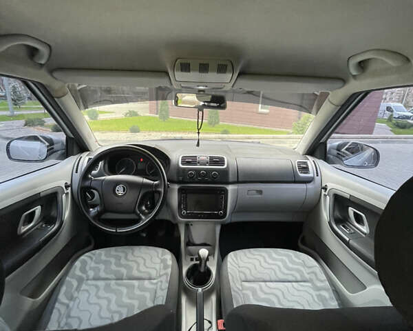 Серый Шкода Фабия, объемом двигателя 1.39 л и пробегом 208 тыс. км за 5500 $, фото 7 на Automoto.ua