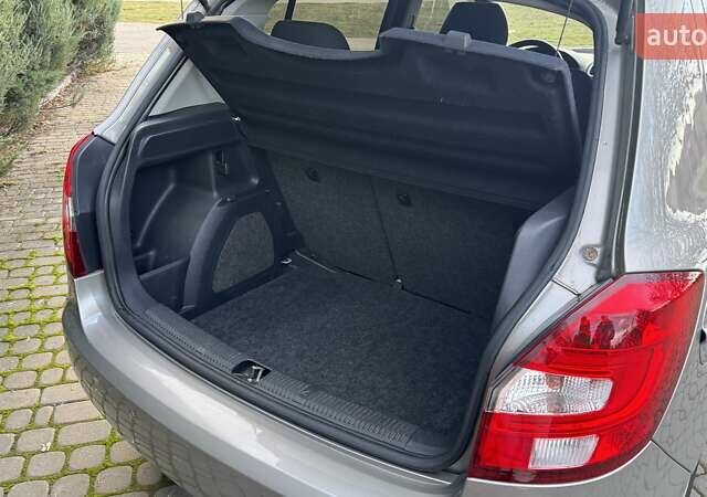 Серый Шкода Фабия, объемом двигателя 1.6 л и пробегом 198 тыс. км за 5900 $, фото 11 на Automoto.ua