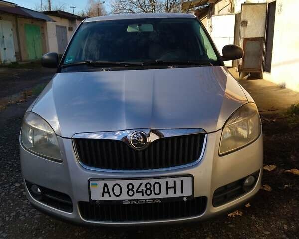 Серый Шкода Фабия, объемом двигателя 1.2 л и пробегом 195 тыс. км за 3900 $, фото 6 на Automoto.ua