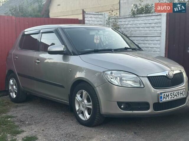 Сірий Шкода Фабія, об'ємом двигуна 1.4 л та пробігом 270 тис. км за 4000 $, фото 1 на Automoto.ua