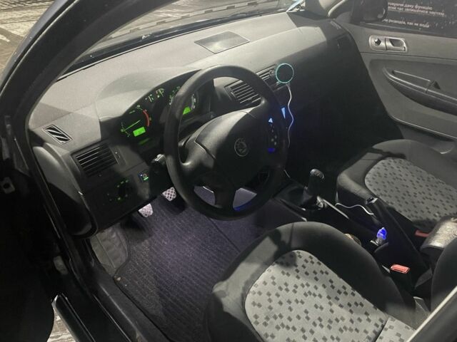 Серый Шкода Фабия, объемом двигателя 1.2 л и пробегом 145 тыс. км за 3900 $, фото 11 на Automoto.ua