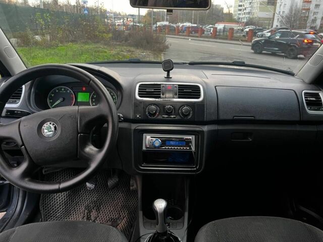 Серый Шкода Фабия, объемом двигателя 1.4 л и пробегом 268 тыс. км за 4300 $, фото 6 на Automoto.ua