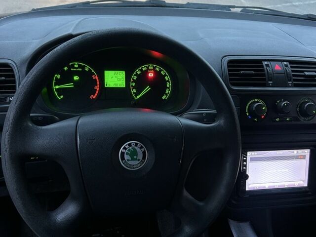 Сірий Шкода Фабія, об'ємом двигуна 1.2 л та пробігом 198 тис. км за 3999 $, фото 5 на Automoto.ua