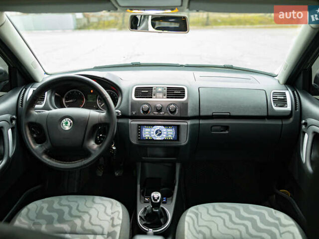 Серый Шкода Фабия, объемом двигателя 1.39 л и пробегом 204 тыс. км за 4900 $, фото 7 на Automoto.ua