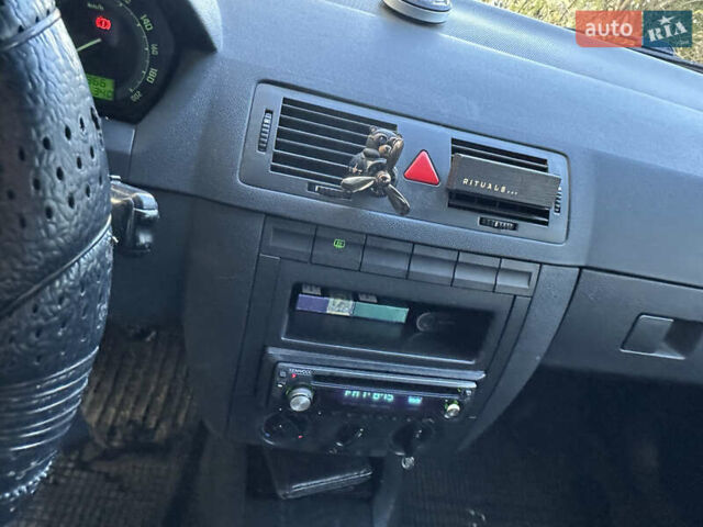 Серый Шкода Фабия, объемом двигателя 1.2 л и пробегом 350 тыс. км за 2400 $, фото 11 на Automoto.ua