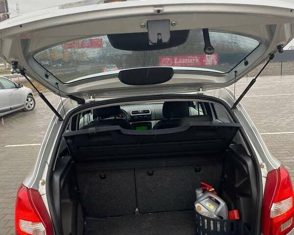 Серый Шкода Фабия, объемом двигателя 1.39 л и пробегом 360 тыс. км за 5000 $, фото 12 на Automoto.ua