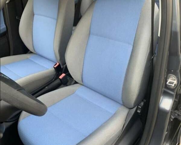 Серый Шкода Фабия, объемом двигателя 1.2 л и пробегом 82 тыс. км за 4350 $, фото 8 на Automoto.ua