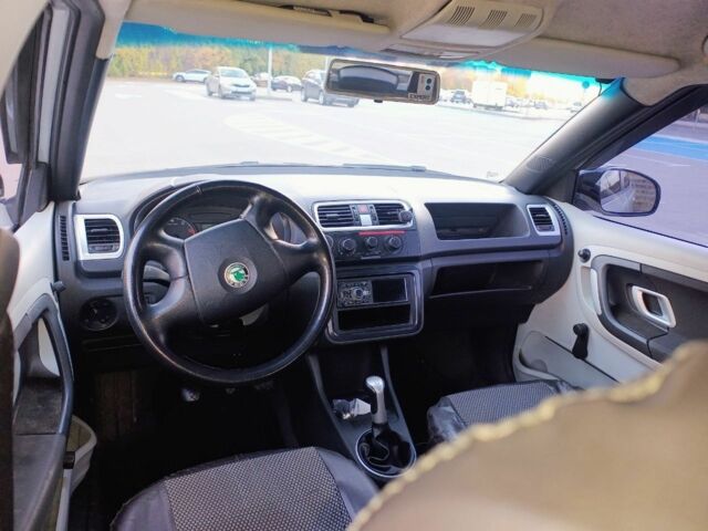 Серый Шкода Фабия, объемом двигателя 1.4 л и пробегом 372 тыс. км за 3500 $, фото 5 на Automoto.ua