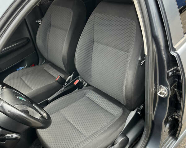 Сірий Шкода Фабія, об'ємом двигуна 1.2 л та пробігом 150 тис. км за 3800 $, фото 4 на Automoto.ua