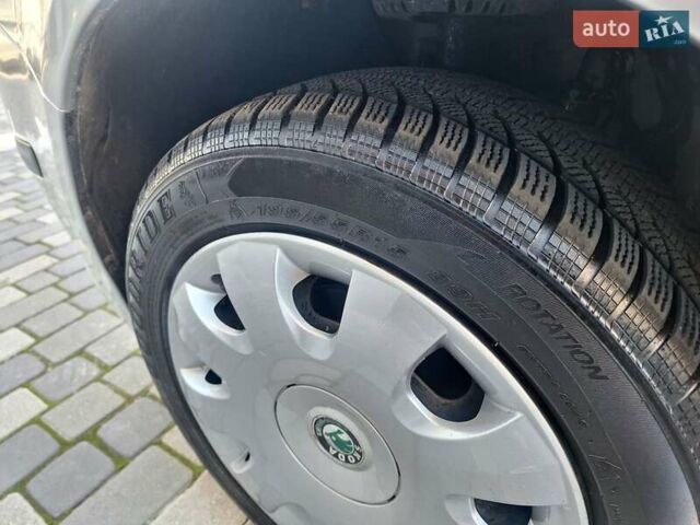Серый Шкода Фабия, объемом двигателя 1.4 л и пробегом 116 тыс. км за 4650 $, фото 64 на Automoto.ua