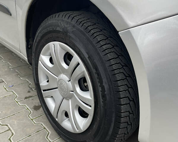 Серый Шкода Фабия, объемом двигателя 1.39 л и пробегом 208 тыс. км за 5500 $, фото 18 на Automoto.ua