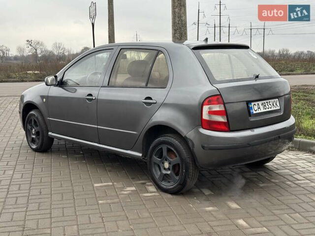 Серый Шкода Фабия, объемом двигателя 1.2 л и пробегом 333 тыс. км за 2700 $, фото 12 на Automoto.ua