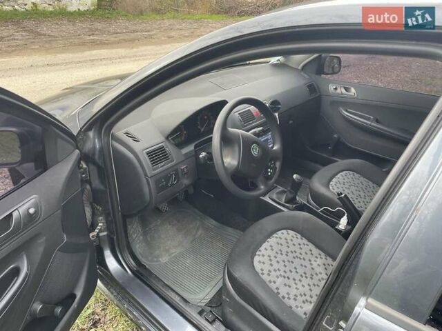 Сірий Шкода Фабія, об'ємом двигуна 1.2 л та пробігом 145 тис. км за 3900 $, фото 8 на Automoto.ua